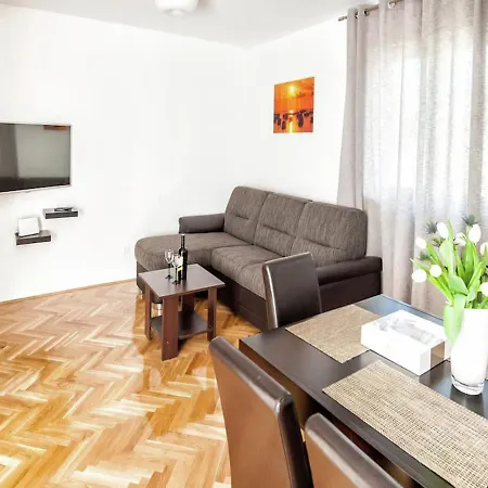 Apartmán Luxury With Private Balcony *
